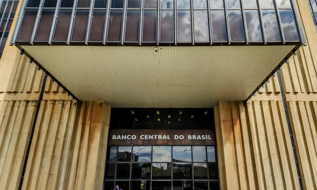Contas externas têm saldo negativo em janeiro