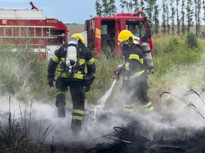 Manhã de tensão: bombeiros combatem incêndio em secador com 50 toneladas de soja e fogo em pneus na MT-449