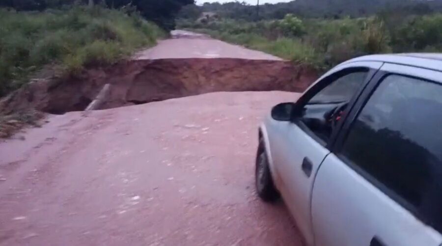 Bueiro é destruído pela chuva e estrada fica intransitável na zona rural de Guarantã do Norte – veja vídeo;