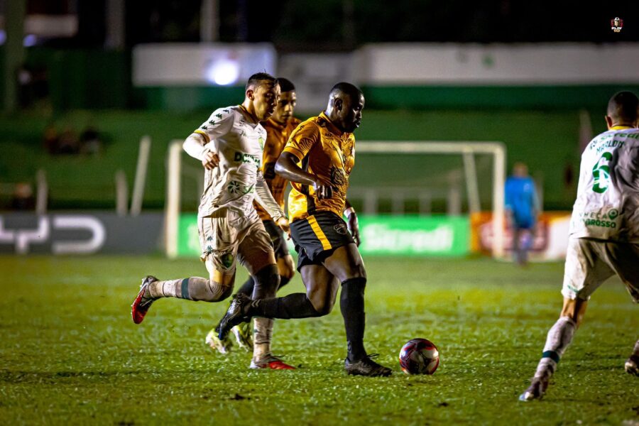 Sport Sinop surpreende o Cuiabá e carimba vaga na semifinal do Mato-grossense