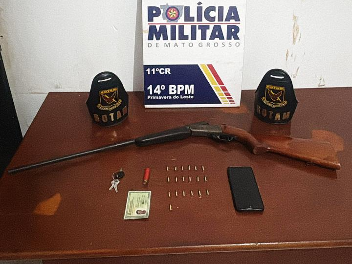Rotam prende homem por porte ilegal de arma e apreende espingarda em Primavera do Leste