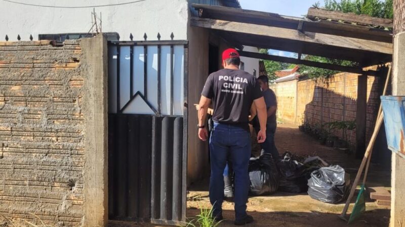 Tesoureira de facção é presa após destruir celulares para tentar ocultar provas em Nova Xavantina