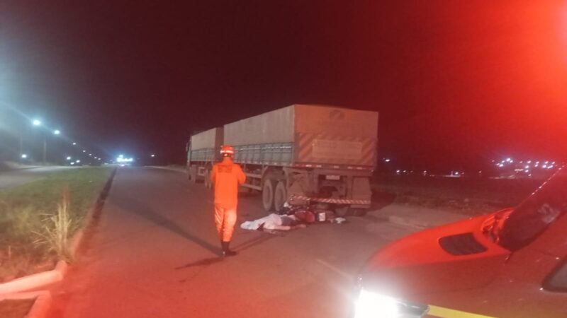 Homem morre após colidir motocicleta contra carreta estacionada em Guarantã do Norte