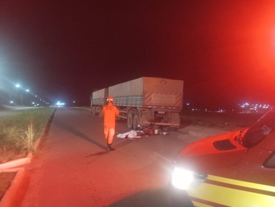 Homem morre após colidir motocicleta contra carreta estacionada em Guarantã do Norte