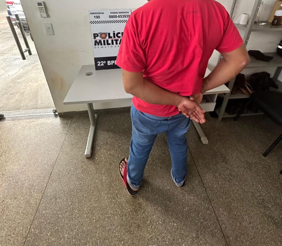 Embriagado é preso por violência doméstica e importunação sexual após causar pânico em confraternização