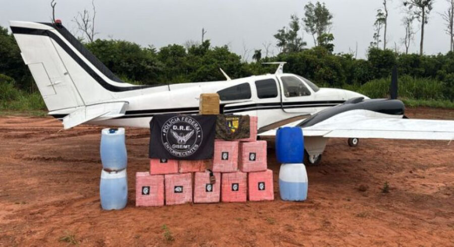 PF intercepta avião prestes a decolar e apreende 500 kg de cocaína em Marcelândia