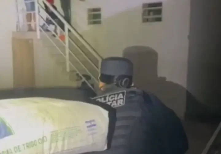 Veja o vídeo: família é resgatada após pedir ajuda em grupo de WhatsApp; seis são presos em Cuiabá.