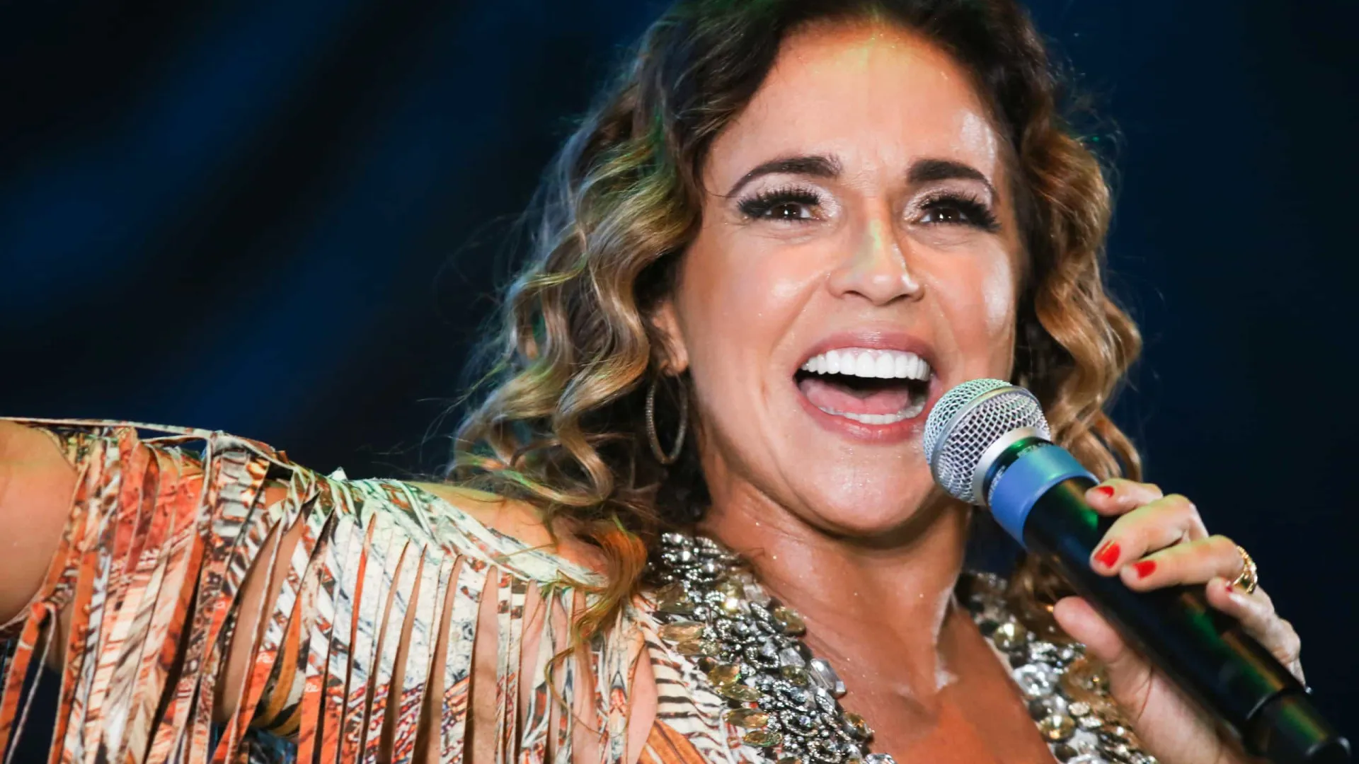 Pago o preço de ter posição política, diz Daniela Mercury, que reinventou o Carnaval