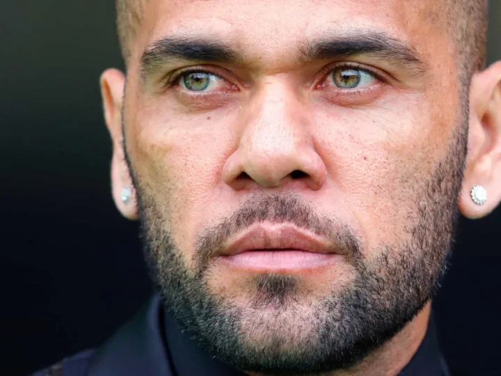 Justiça bloqueia R$ 7,7 milhões de Dani Alves em ação ligada ao São Paulo