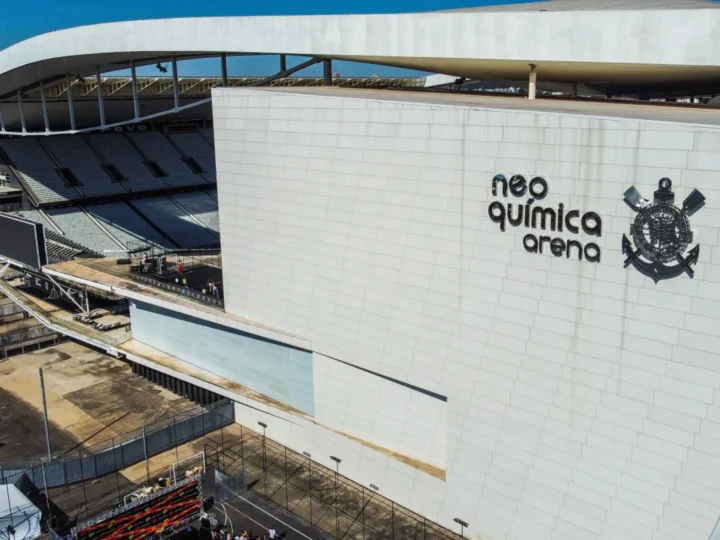 Departamento de futebol vira centro de embate político no Corinthians
