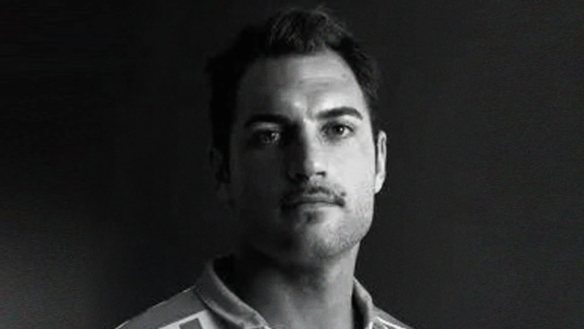 Ex-zagueiro italiano morre aos 39 anos; jornal fala em ‘doença incurável’