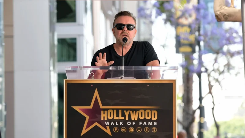 Ricky Gervais volta a criticar artistas que fazem discursos políticos no Grammy