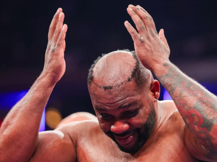 Após perder peruca durante luta, pugilista revela gastos para colocá-la