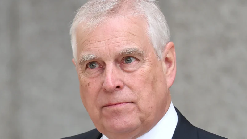 Ex-príncipe Andrew fica preso por 11 horas por suspeita envolvendo caso Epstein