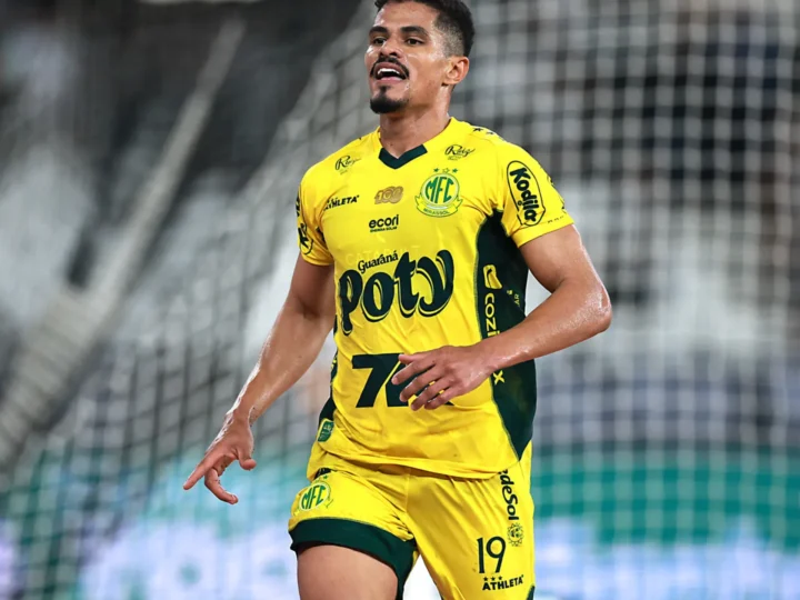 Lucas Ramon admite sondagens, mas explica escolha pelo São Paulo