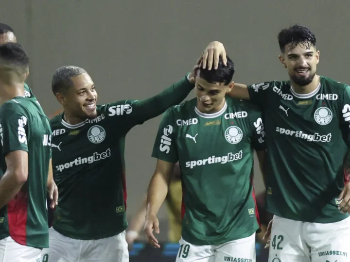 Quem fica no banco do Palmeiras com chegada de Arias