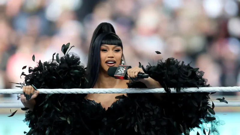 Cardi B cai durante show em Las Vegas; vídeo