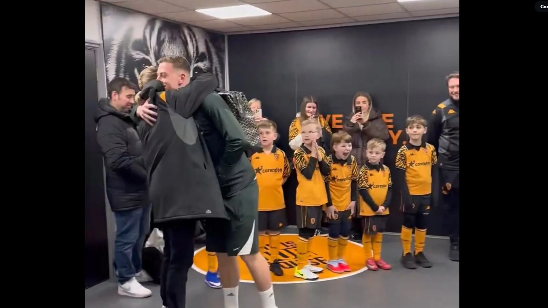 Jogadores do Chelsea ignoram crianças e geram revolta na Inglaterra