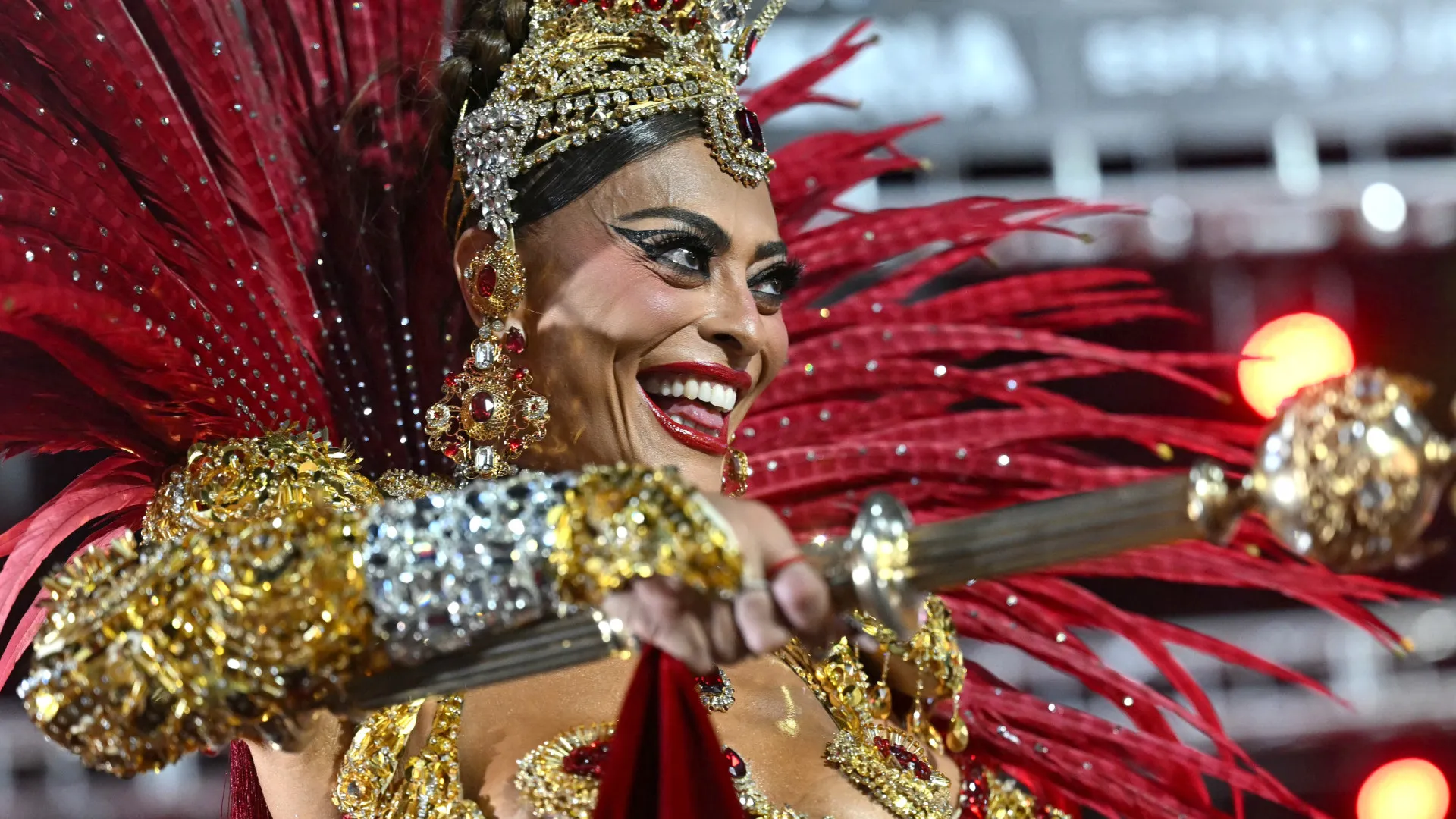 Juliana Paes retorna à Viradouro como rainha após 17 anos