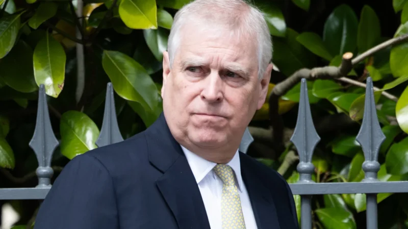 Polícia faz novas buscas em antiga casa de ex-príncipe Andrew em Windsor