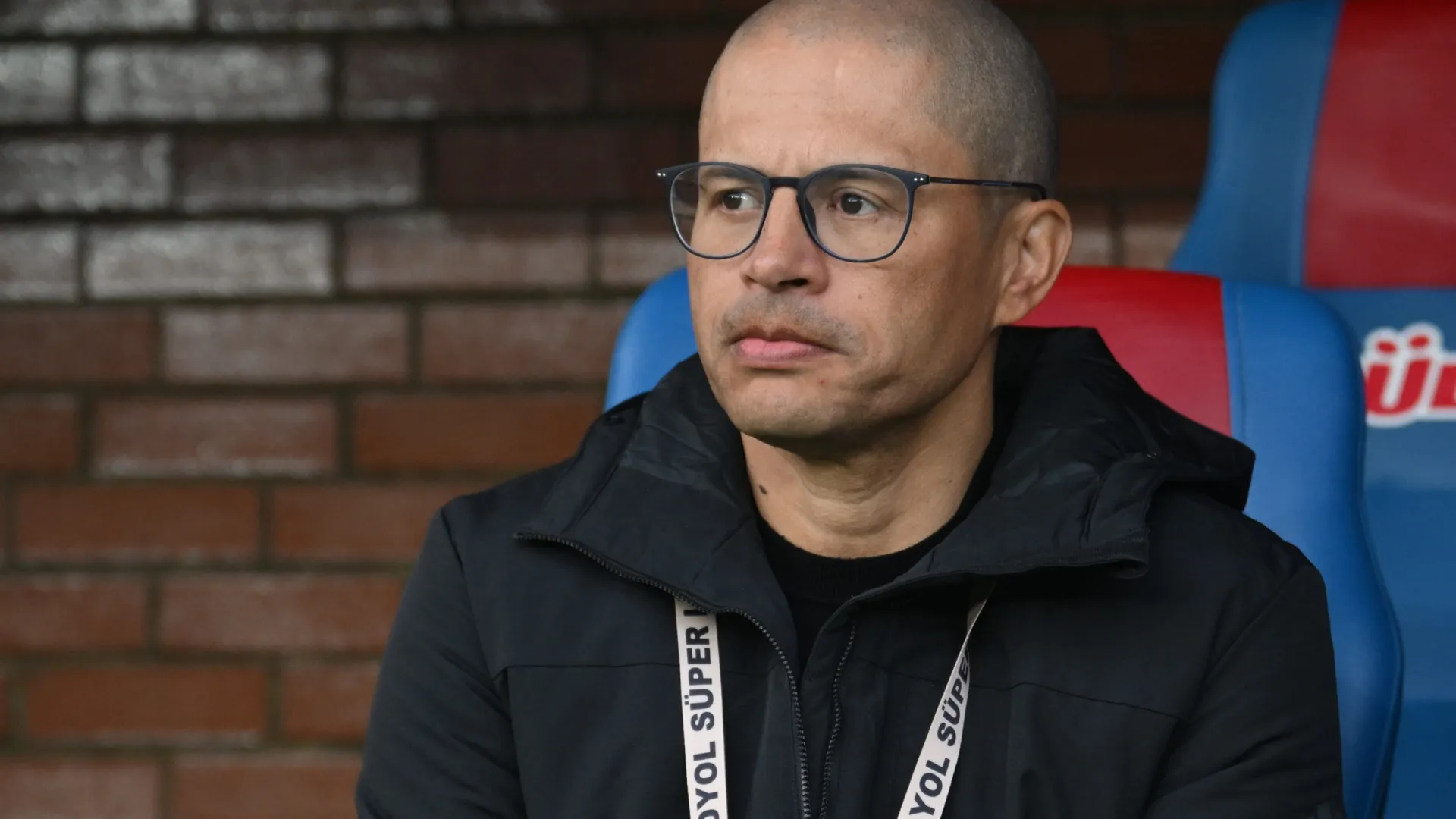 Ex-meia de Palmeiras e Cruzeiro, Alex vai comandar clube na Série B