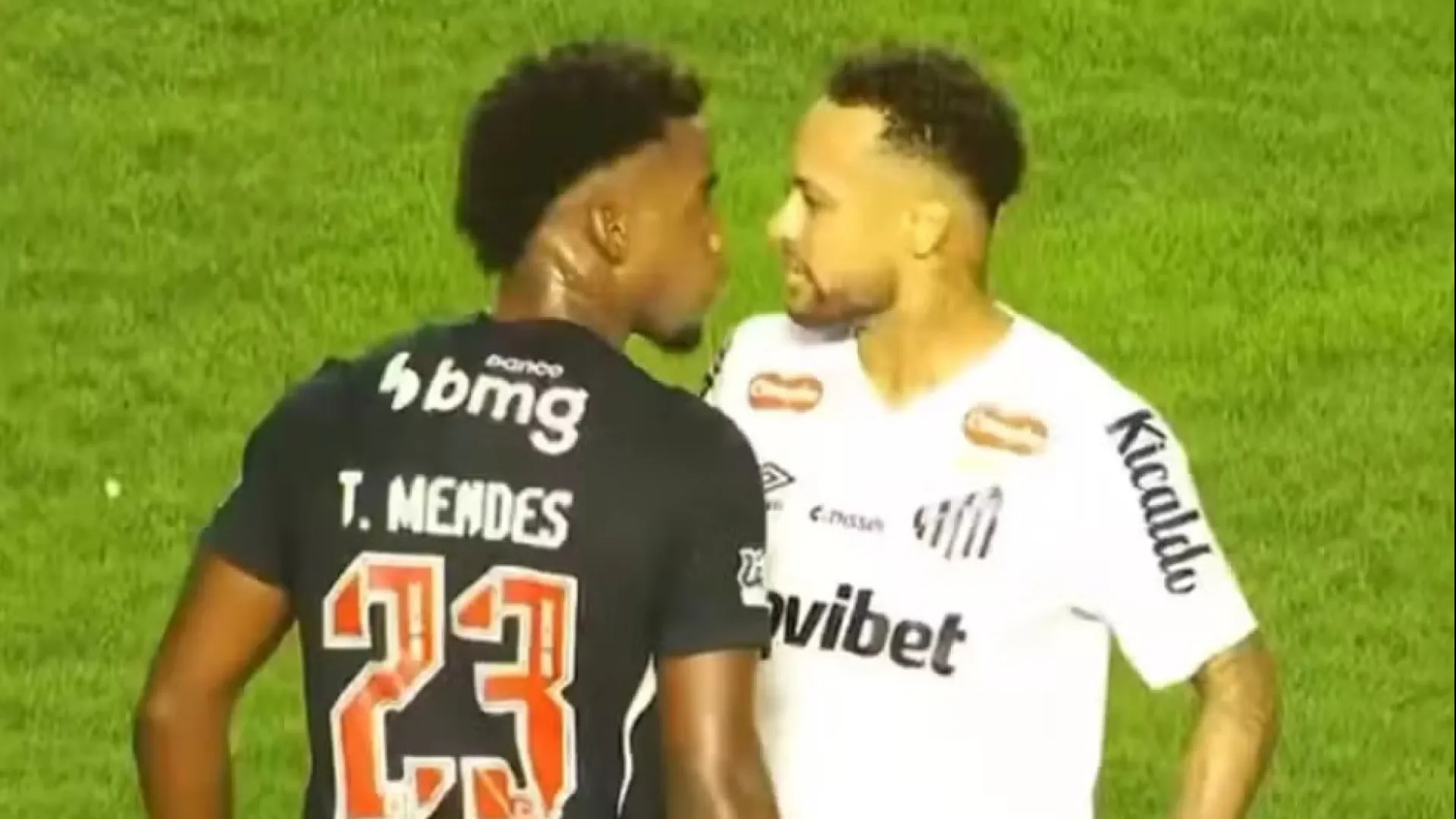Leitura labial revela ofensa chocante de Neymar durante jogo