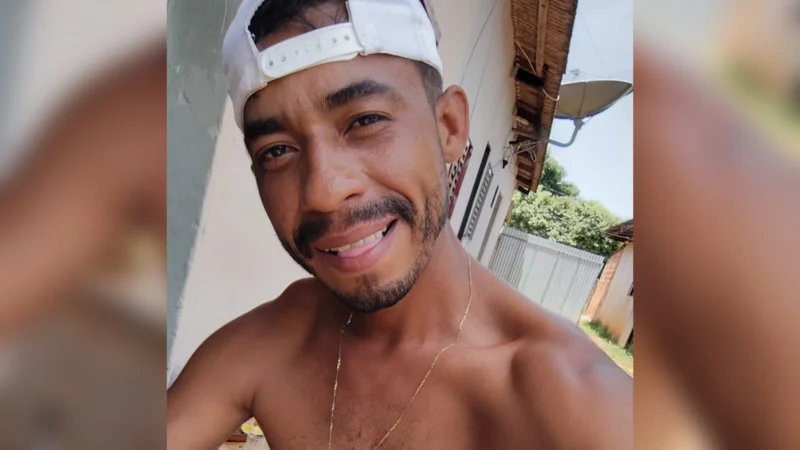 Jovem desaparece após deixar namorada e família pede ajuda para encontrá-lo