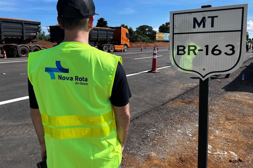 Carreta com carga inflamável tomba próximo ao Posto Gil e interdita BR-163 por mais de 10 horas