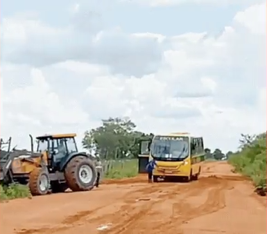 Pais denunciam rotina exaustiva e falta de acesso à escola por causa da MT-100