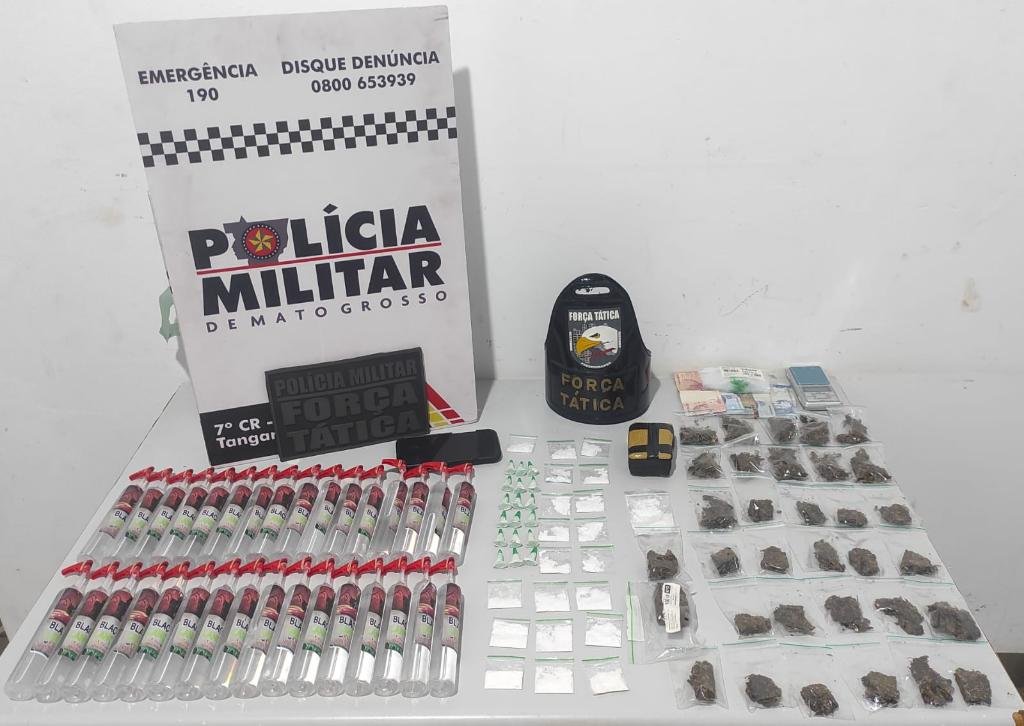 Força Tática estoura ponto de drogas e prende suspeito com cocaína, maconha e lança-perfume em Tangará