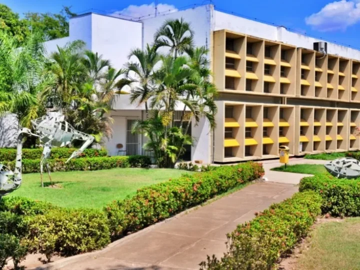 UFMT abre concurso com 49 vagas para professor e salário de até R$ 14,2 mil