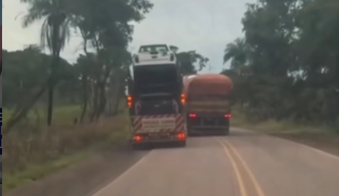Briga entre caminhoneiros provoca manobras perigosas e tensão na BR-153 – veja vídeo:
