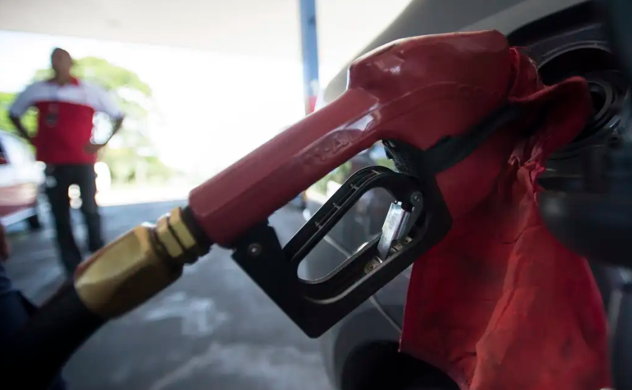 Governo zera PIS/Cofins do diesel para conter alta internacional do petróleo