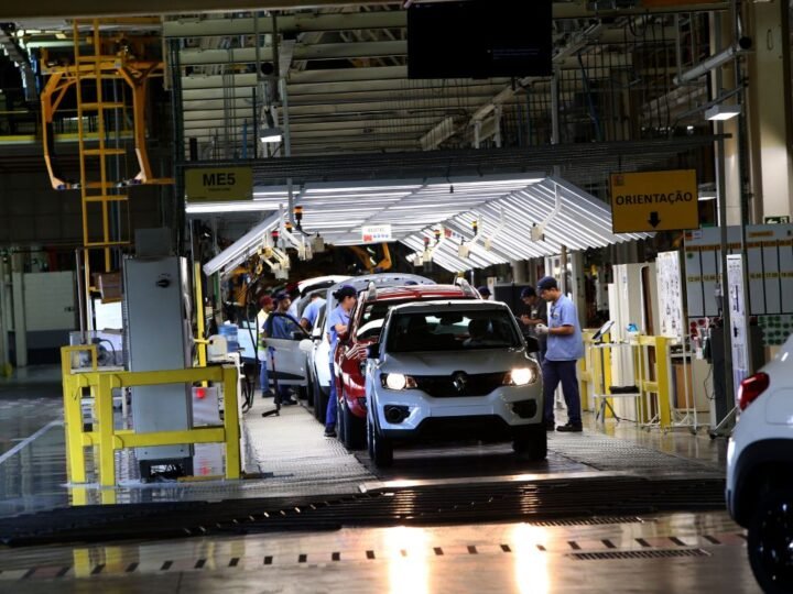 Fevereiro registra segunda melhor média diária de vendas de automóveis