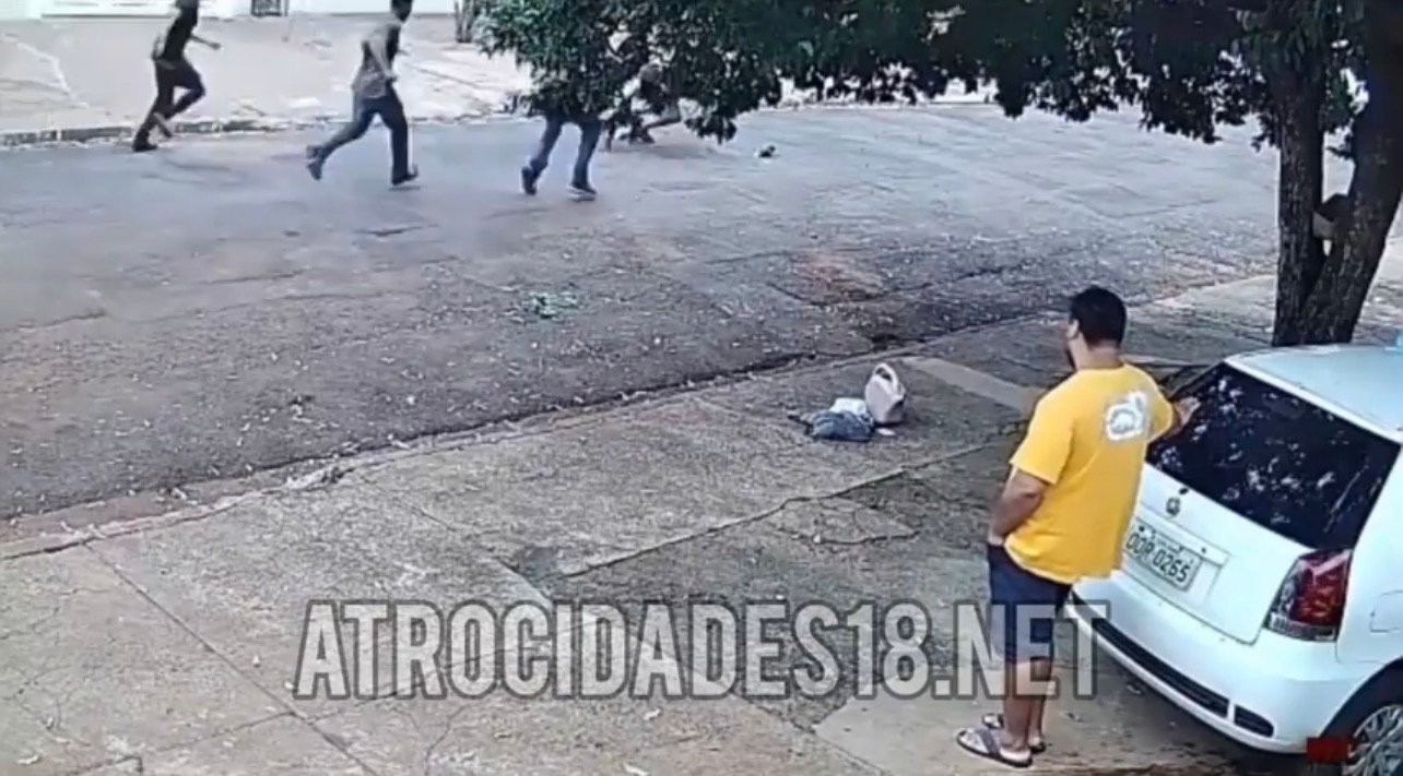 Homem é perseguido e espancado até a morte; suspeito de 21 anos é preso – veja vídeo: