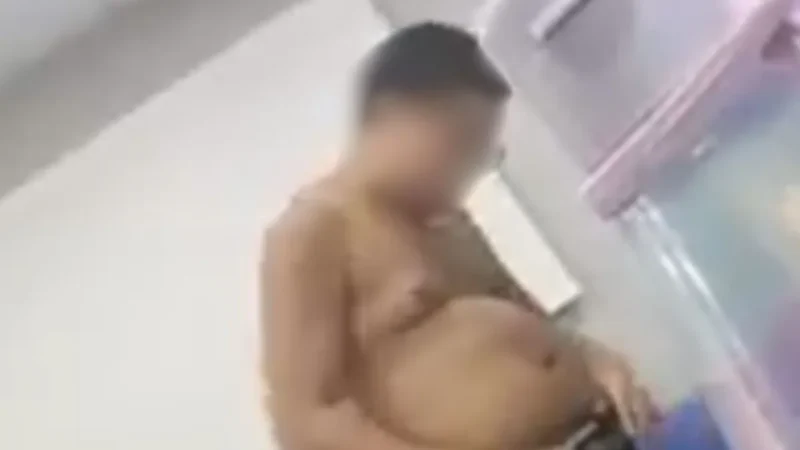 Aluno é afastado após tirar a roupa diante de colegas e professora em universidade – veja vídeo: