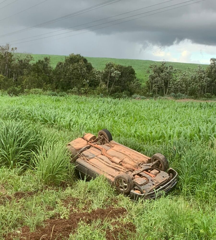 Carro capota na MT-419 e passageiro é encaminhado ao hospital em Guarantã do Norte