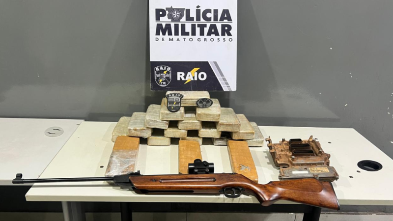 Raio apreende 18 tabletes de drogas e conduz adolescente por tráfico