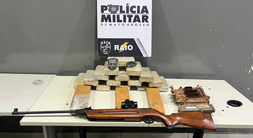 Raio apreende 18 tabletes de drogas e conduz adolescente por tráfico