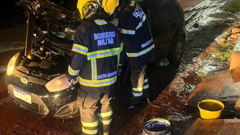 Bombeiros combatem incêndio em veículo e evitam que chamas destruam carro