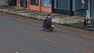 Motociclista é preso com placa falsa após ser flagrado por câmeras inteligentes