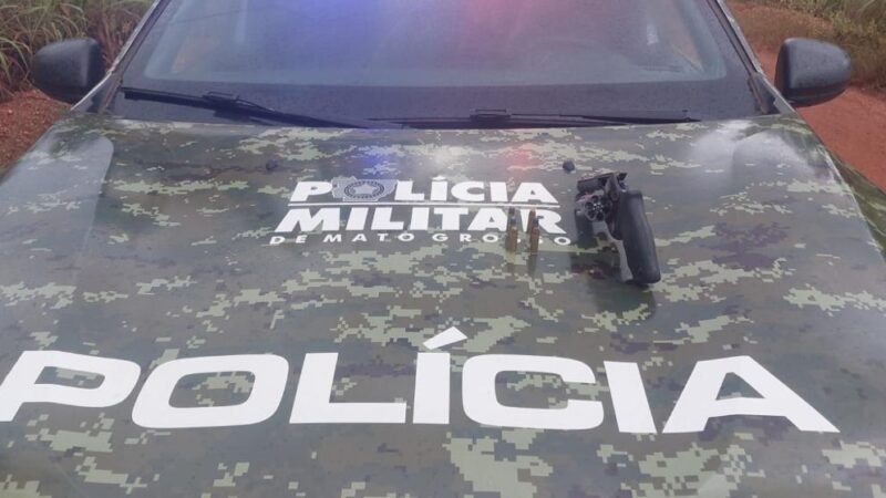 Trio é preso com arma, munições e entorpecentes durante abordagem policial
