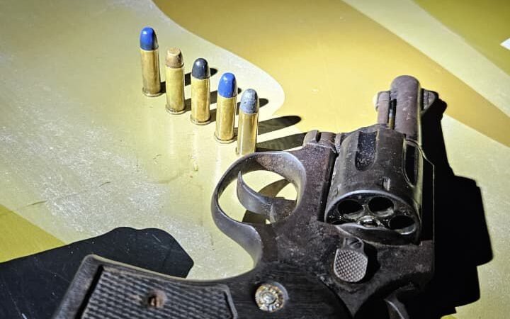 Denúncia leva à prisão e arma é retirada de circulação em Novo Mundo