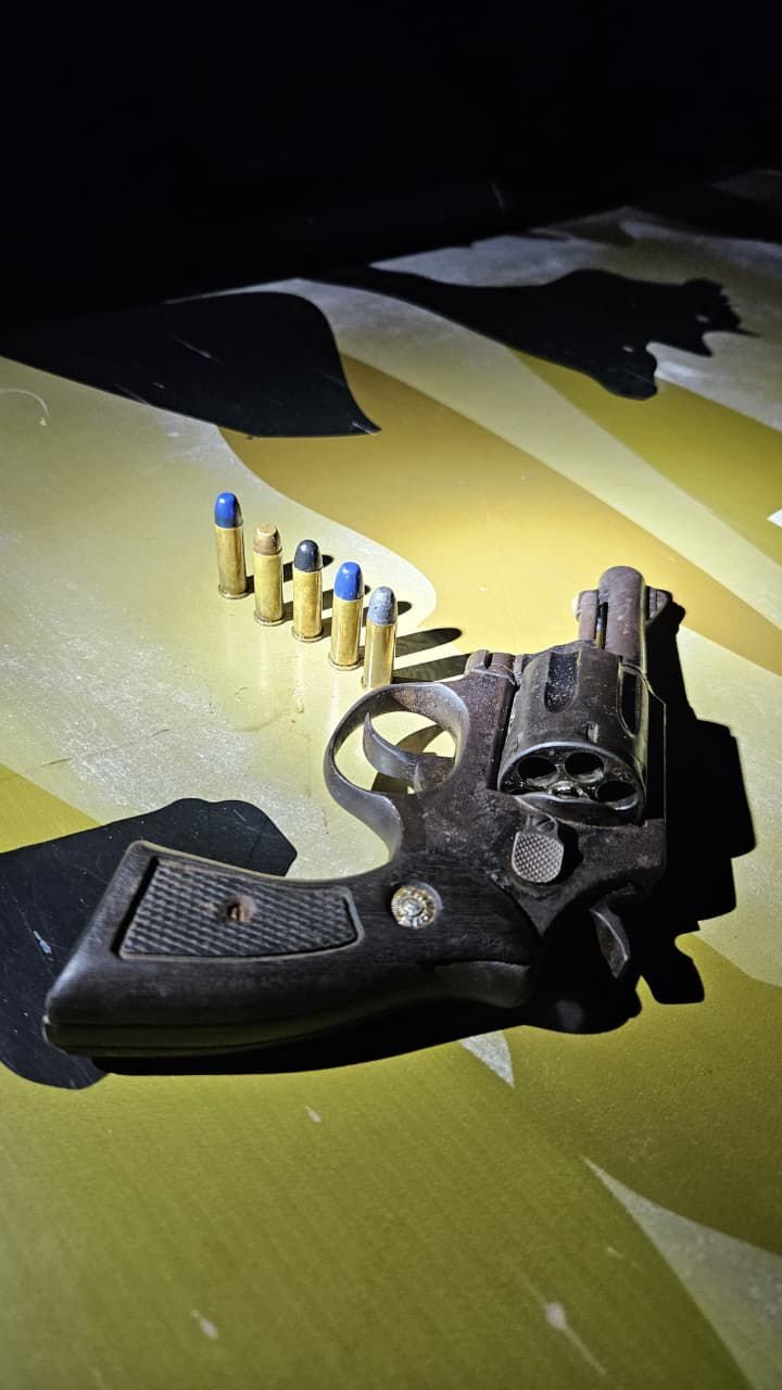 Denúncia leva à prisão e arma é retirada de circulação em Novo Mundo