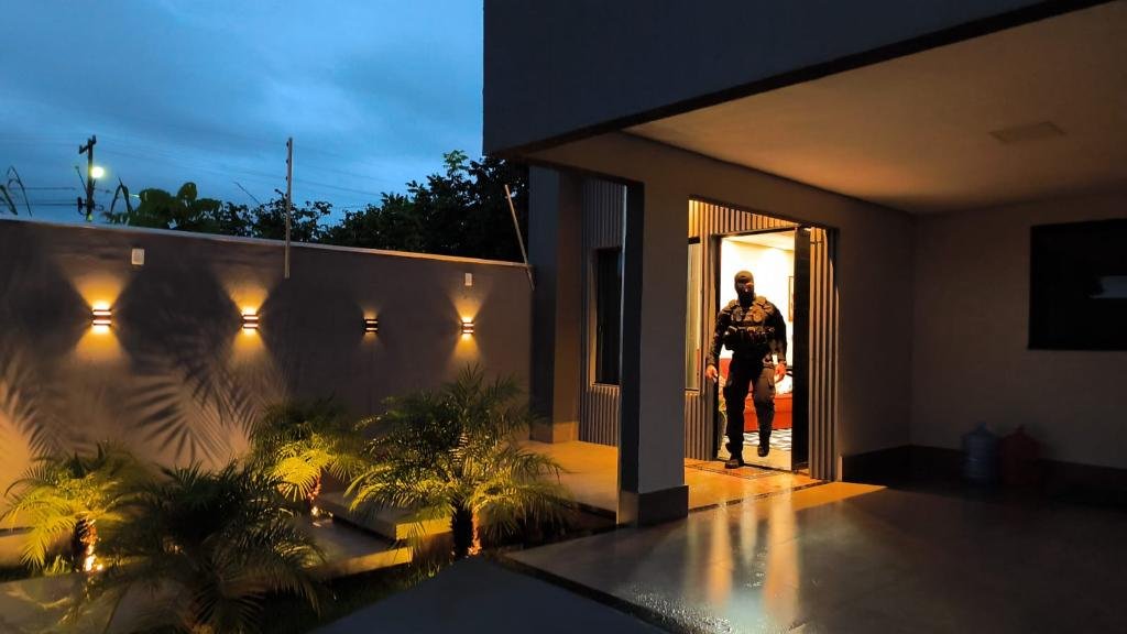 Operação Speakeasy cumpre 100 ordens contra grupo que lavou R$ 200 milhões em MT