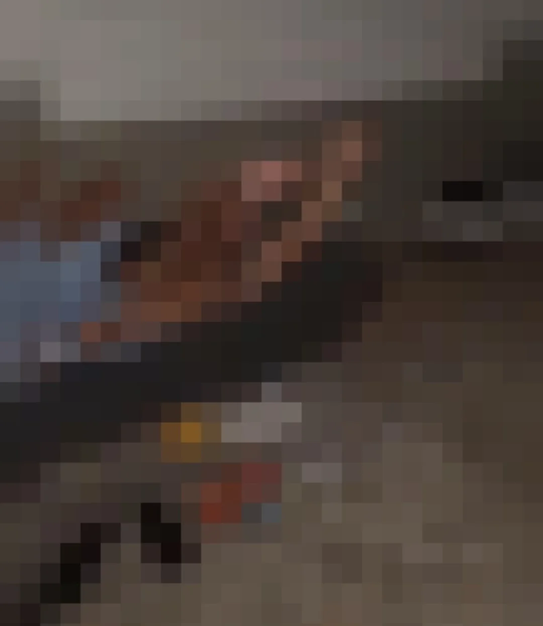 Vídeo mostra homem sendo agredido por moradores após suspeita de roubo de bicicleta