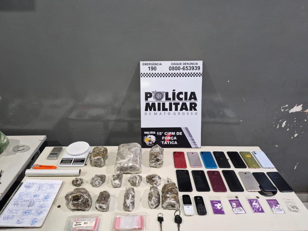 Força Tática prende suspeito de tráfico e apreende drogas, celulares e materiais do crime