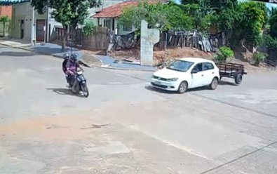 Câmera flagra colisão que matou idoso de 86 anos em cruzamento – veja vídeo: