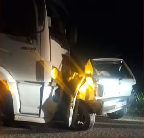 Motorista morre após carro invadir pista e bater de frente com caminhão em Curvelândia – veja vídeo: