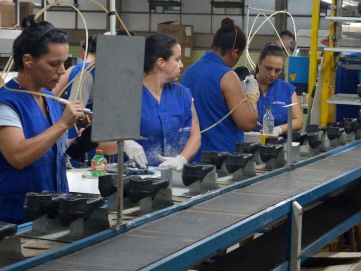 Índice de evolução do emprego industrial tem pior fevereiro desde 2017